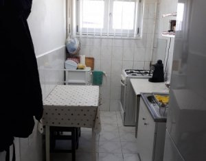 Apartament cu 3 camere, semidecomandat, 44 mp, zona Primaverii