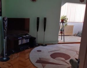 Apartament cu 3 camere, decomandat, 2 bai, 2 balcoane, strada Titulescu!