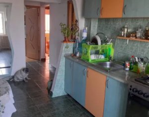 Apartament cu 3 camere, decomandat, 2 bai, 2 balcoane, strada Titulescu!