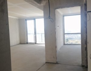 Apartament 3 camere, curte privata 98 mp, garaj, boxa