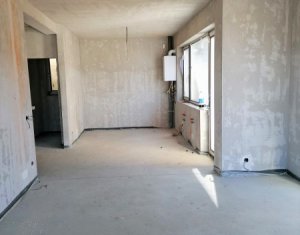 Apartament 3 camere, curte privata 98 mp, garaj, boxa