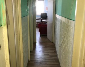 Vanzare apartament 4 camere, decomandat, etaj intermediar, Manastur