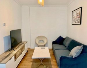 Apartament lux cu 3 camere + balcon, zona semicentrala