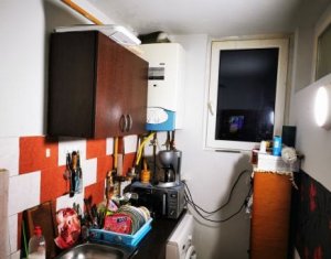 Apartament tip garsoniera+nisa dormitor, zona Parang, cu centrala proprie