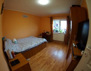 Apartament cu 3 camere+2 bai, decomandat, 65 mp, zona Kaufland Marasti