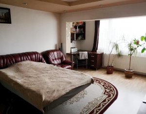 Apartament 3 camere+2 bai, decomandat, etaj intermediar, zona strazii Primaverii