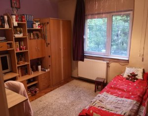 Apartament 3 camere+2 bai, decomandat, etaj intermediar, zona strazii Primaverii