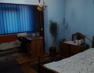 Apartament 3 camere+2 bai, decomandat, etaj intermediar, zona strazii Primaverii