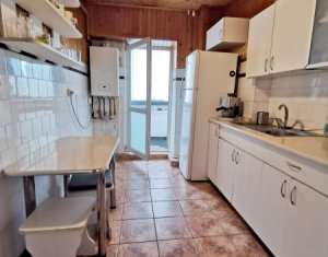 Apartament decomandat, 3 camere, 2 bai, parcare, zona Observatorului, Zorilor