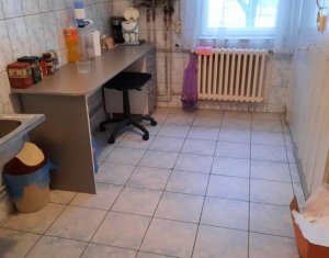 Apartament 3 camere, decomandat, potential comercial, 70 mp, zona Intre Lacuri