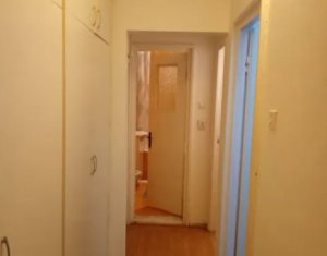 Vanzare apartament 3 camere, etaj intermediar, parcare, zona Manastur