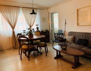 Appartement 3 chambres à vendre dans Floresti, zone Centru