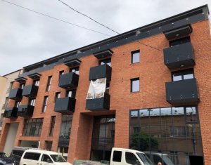 Apartament 3 camere, 75 mp plus balcon, imobil nou in zona centrala 
