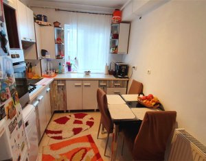 Apartament doua camere, decomandat, finisat, strada Cetatii, Floresti