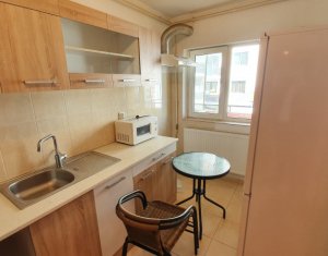 Apartament o camera cu nisa de dormit, zona Carrefour Stejarului