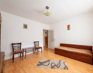 MANASTUR - Apartament de 2 camere, centrala proprie, decomandat, cu PARCARE!