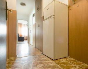 MANASTUR - Apartament de 2 camere, centrala proprie, decomandat, cu PARCARE!