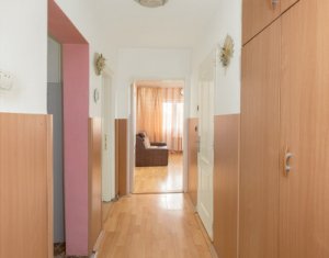 MANASTUR - Apartament de 2 camere, centrala proprie, decomandat, cu PARCARE!