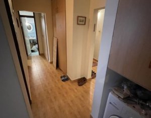 Ocazie! Apartament decomandat cu 4 camere, etaj 3, Gheorgheni, strada Titulescu