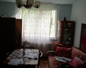 Vanzare apartament de 3 camere, 54 mp, decomandat, etajul 1, Plopilor