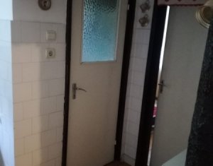 Vanzare apartament de 3 camere, 54 mp, decomandat, etajul 1, Plopilor