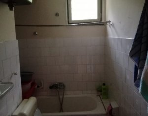 Vanzare apartament de 3 camere, 54 mp, decomandat, etajul 1, Plopilor