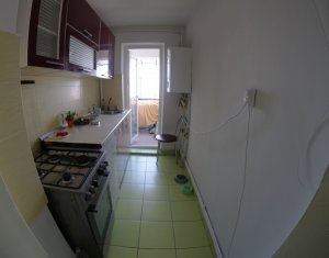 Apartament 2 camere + balcon, 40 mp, decomandat, zona strazii Clabucet