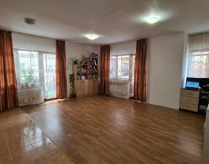 Apartament 3 camere, 63 mp, 3 balcoane, S-E, parcare, Floresti