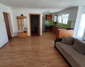 Apartament 2 camere, etaj intermediar, strada Eroilor