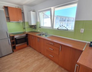 Apartament 2 camere, etaj intermediar, strada Eroilor