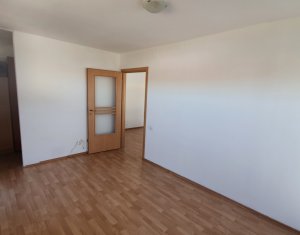 Apartament 2 camere, etaj intermediar, strada Eroilor