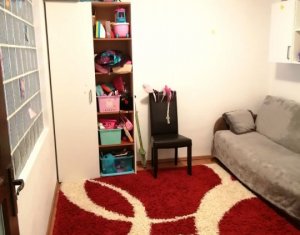 Vanzare apartament 3 camere, situat in Floresti, zona Porii