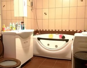 Vanzare apartament 3 camere, situat in Floresti, zona Porii