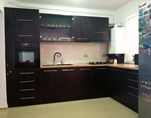 Apartment 3 rooms for sale in Floresti