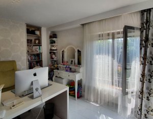 Apartament lux, cu 2 camere si parcare subterana in Centru, Motilor