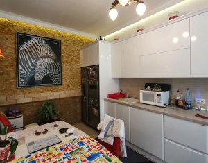 Apartament lux, cu 3 camere in Centru, zona Piata Mihai Viteazu