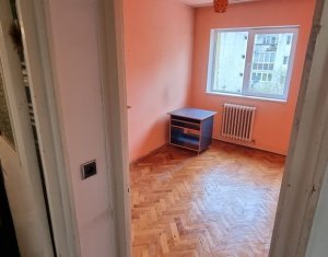  Apartament 3 camere, etaj 2/4, pe str. Grigore Alexandrescu, Manastur