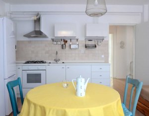 Vand apartament de 2 camere, etaj intermediar, parcare, zona Borhanci