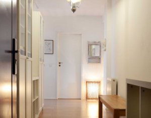 Vand apartament de 2 camere, etaj intermediar, parcare, zona Borhanci