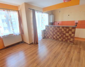 Apartament 3 camere, etaj intermediar, Floresti, zona Kika