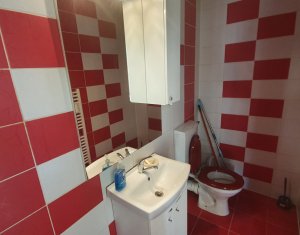 Apartment 3 rooms for sale in Floresti