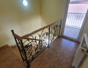 Apartament cu 3 camere pe doua nivele, Floresti, zona Florilor