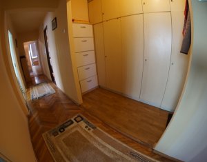 Appartement 4 chambres à vendre dans Cluj-napoca, zone Manastur