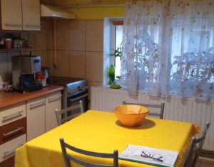 Apartment 3 rooms for sale in Floresti