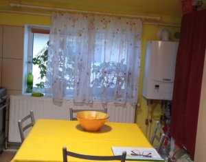 Apartment 3 rooms for sale in Floresti