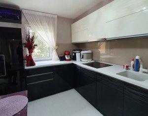 Appartement 4 chambres à vendre dans Cluj-napoca, zone Marasti