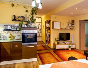 Vanzare apartament 3 camere in Floresti