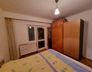Apartament cu 3 camere, 3 balcoane, 2 bai pe Titulescu, zona Cipariu