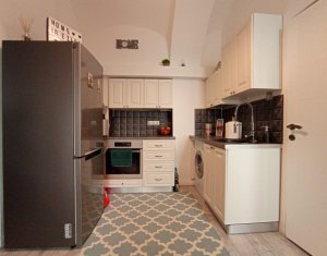 Apartament cu 2 camere la casa, 44 mp, zona Piata Muzeului