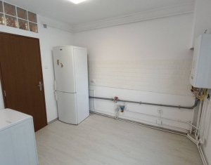 Oferta! Apartament 3 camere, etaj intermediar, semicentral